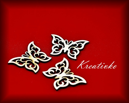 Drevená ozdoba - vyrezávaný motýľ (1 ks)